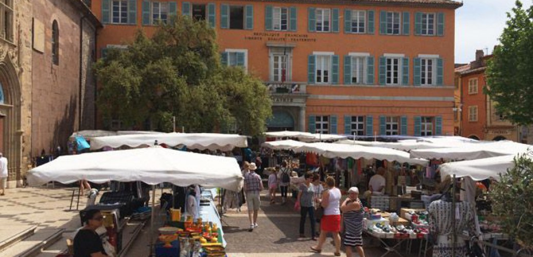 Provenzalischer Markt Frejus Centre