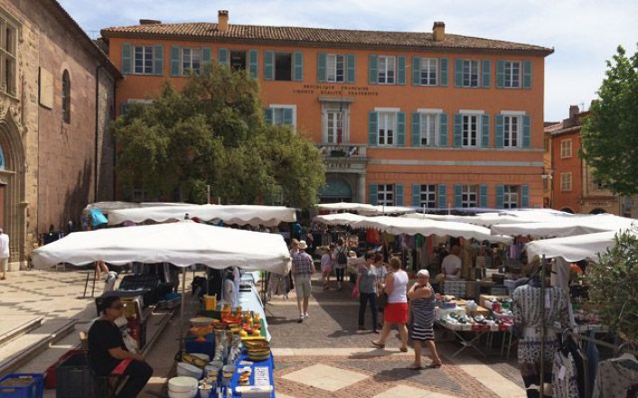 Provenzalischer Markt Frejus Centre