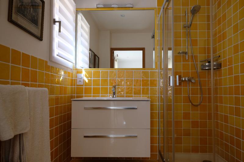 Badezimmer bei Schlafzimmer 1