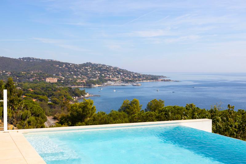 Atemberaubenden Blick auf Bucht von Saint Tropez
