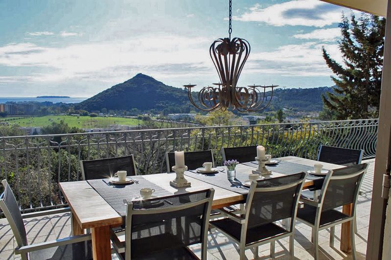 Terrasse mit Meerblick, Ebene des Wohnzimmers