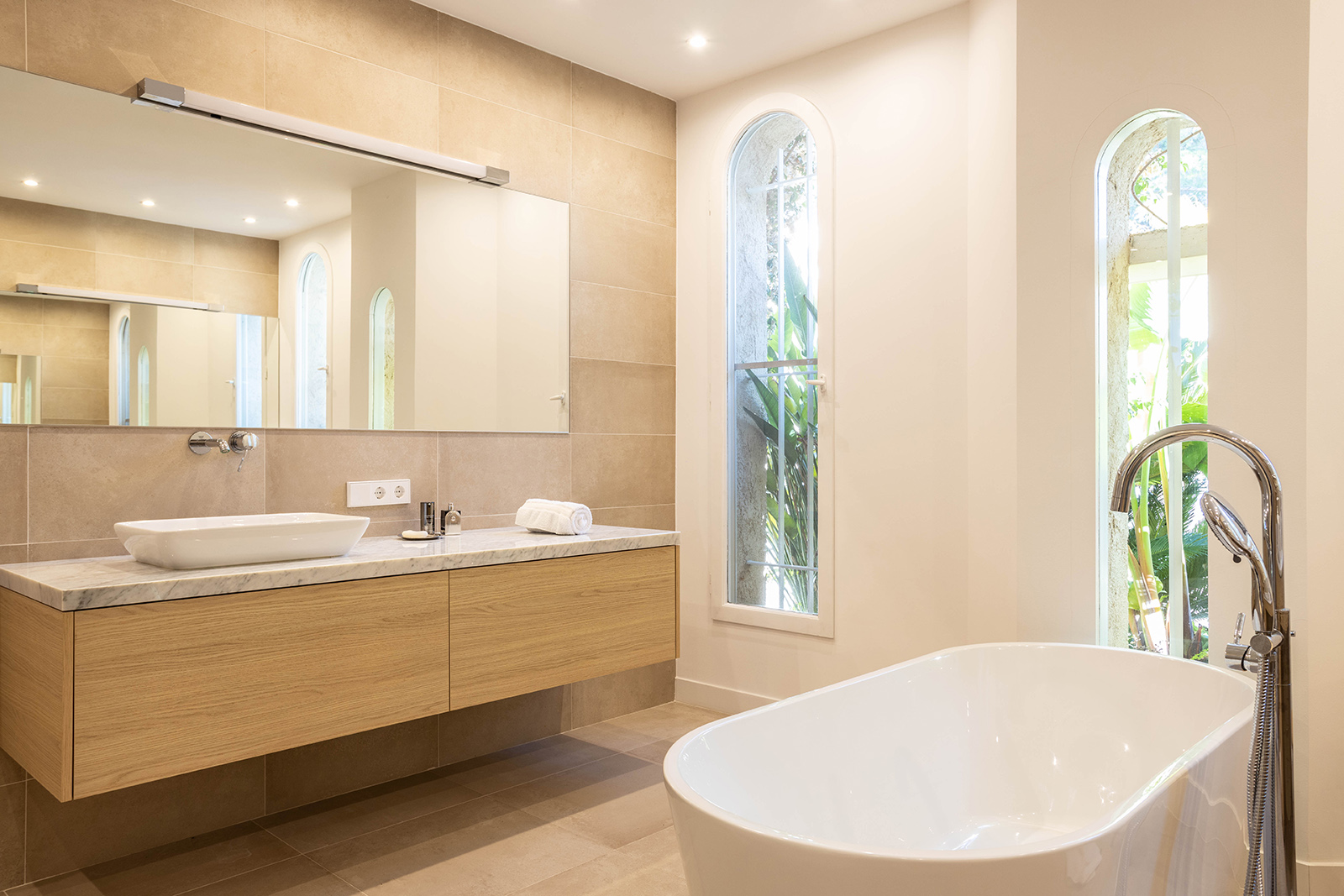 Badezimmer mit Badewanne Badezimmer mit Badewanne